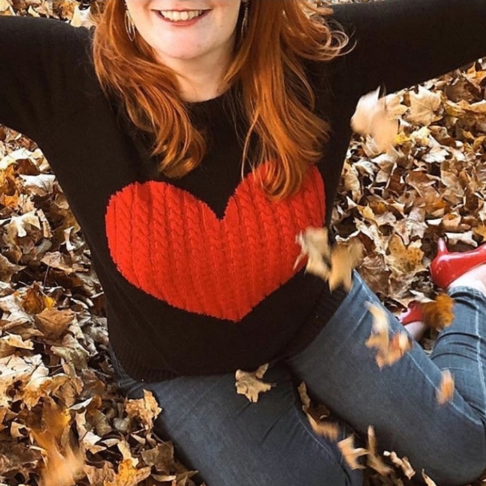 Black and read heart sweater perfect for valentine's day - Picture 3 of 3